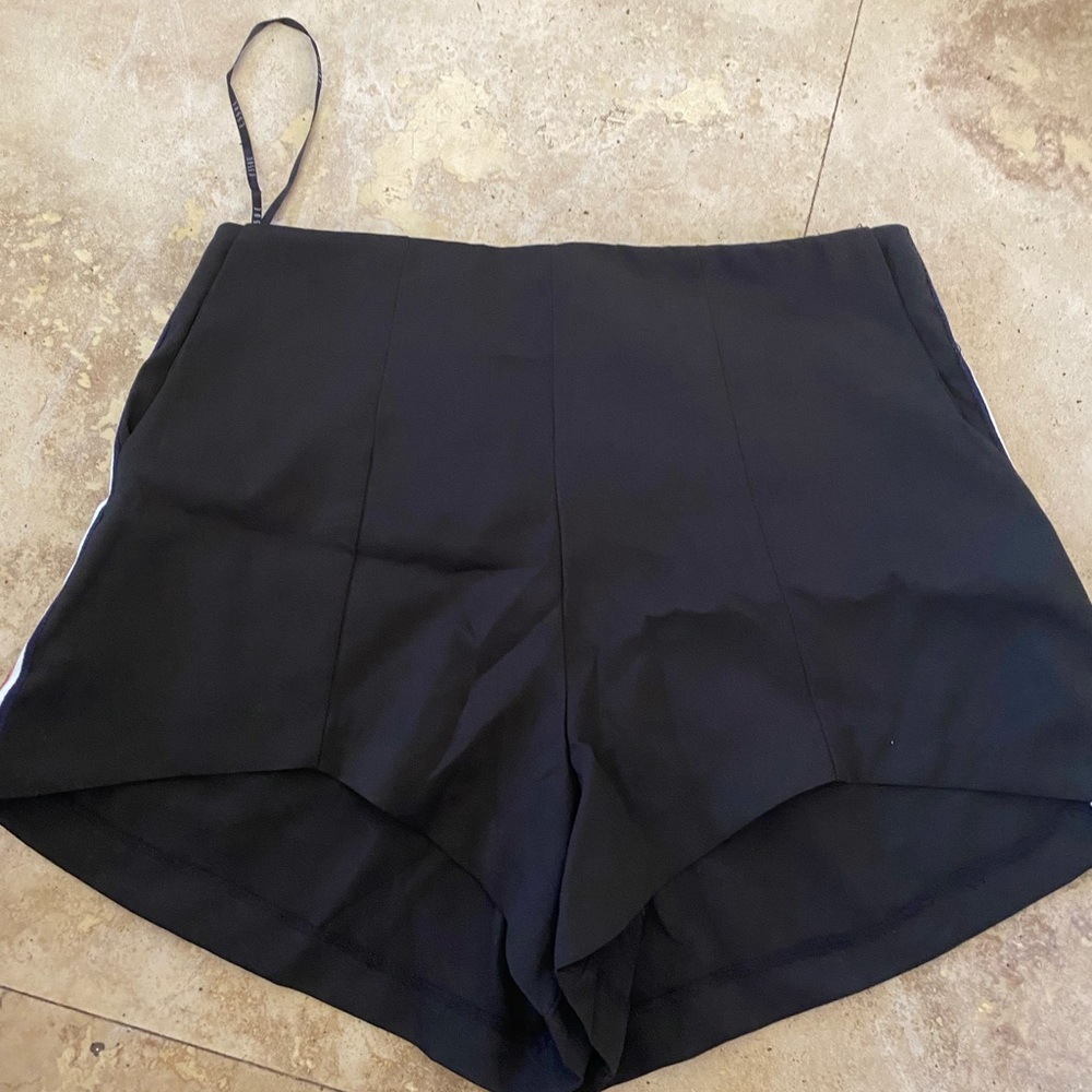 NWT shorts with side lines. Beautiful.